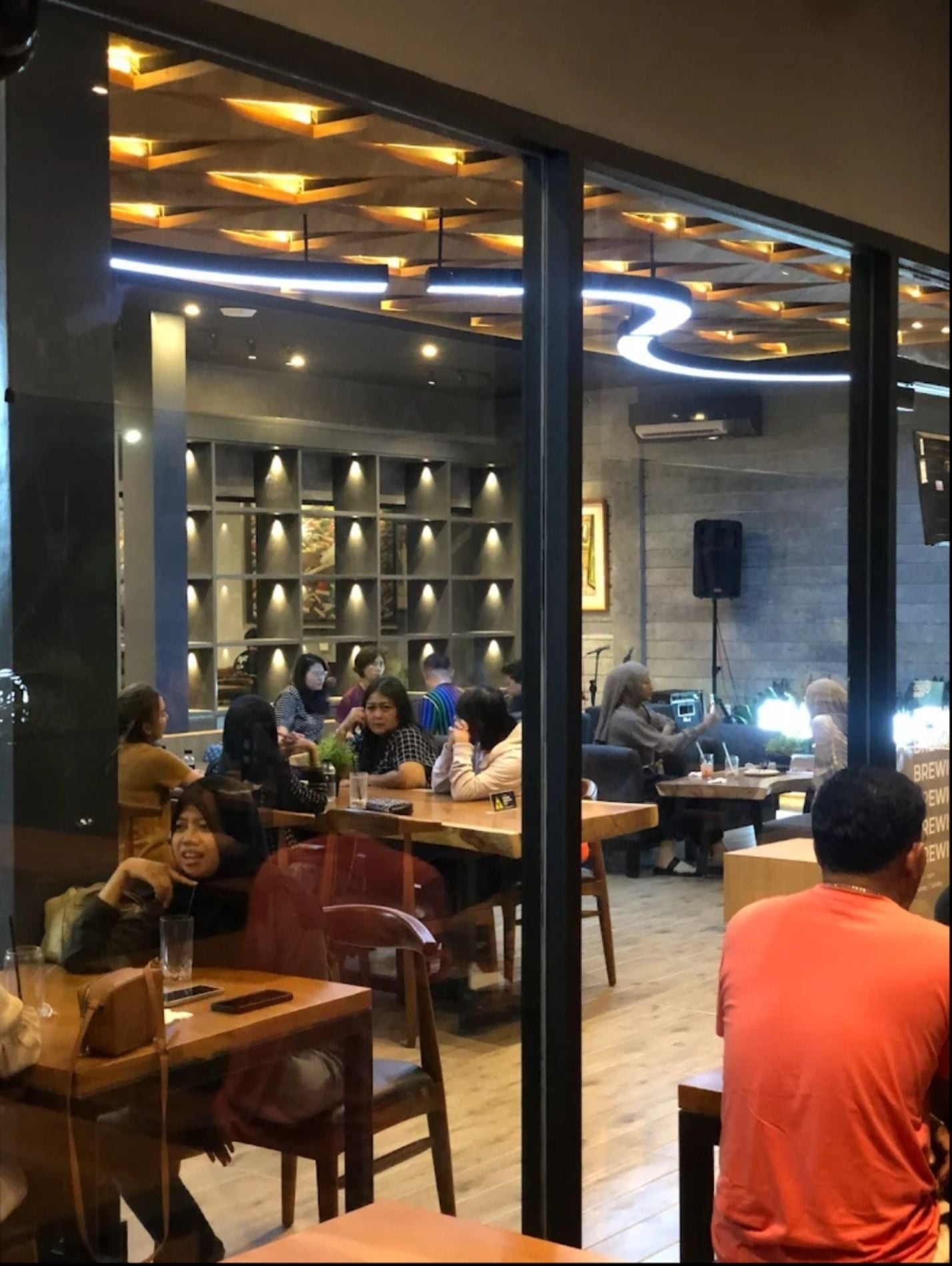 Raf Coffee Shop: Santai di Jantung Cilacap dengan Nikmatnya Kopi Lokal